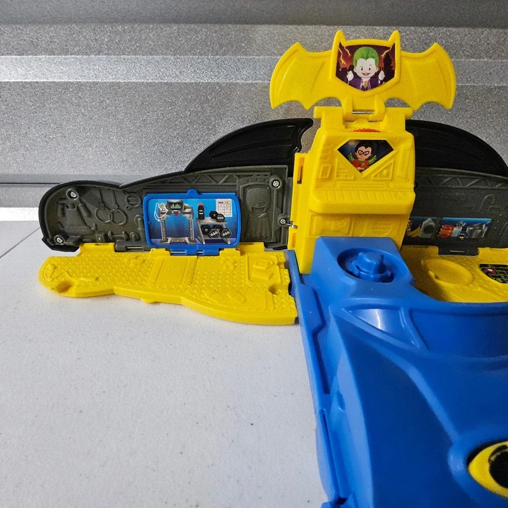 Fisher-Price Little People‎ Batmobile Transforming Playset Batman Car Toy